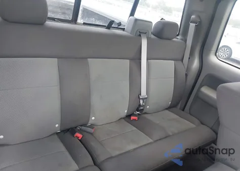 2004 Ford F-150 Stx/Xl/Xlt z USA, uszkodzony, nr VIN 1FTRX12W44NA59460